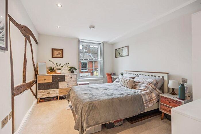 1 Bedroom Flat For Sale In High Street, Great Missenden, HP16