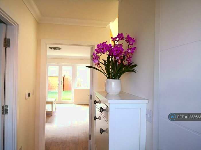 3 Bedroom Terraced House To Rent In Tidman Road, Reading, RG2