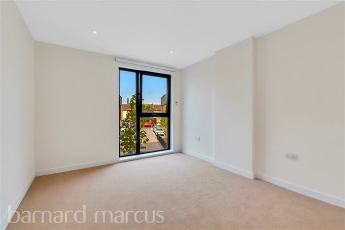 3 Bedroom Apartment To Rent In Watteau Square, Croydon, CR0