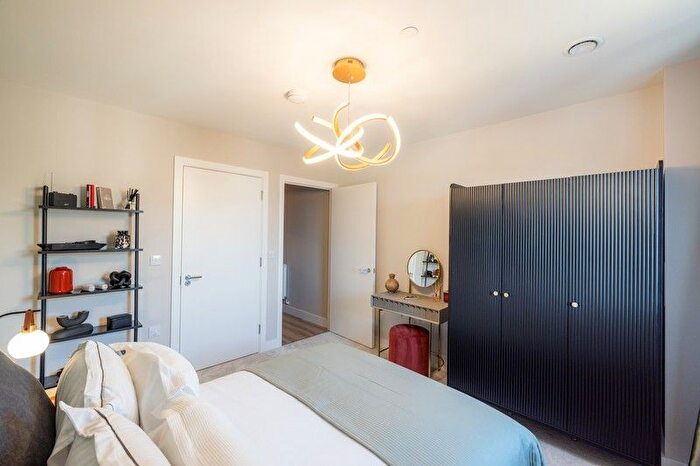 2 Bedroom Flat For Sale In Edgware Road, Hendon, NW9