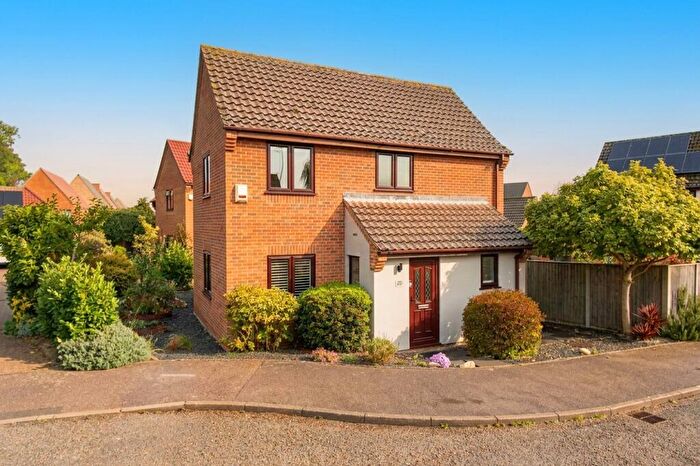 4 Bedroom Detached House For Sale In The Ramblers, Poringland, Norwich, NR14