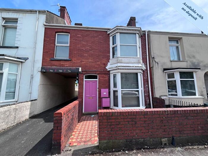 3 Bedroom Flat To Rent In First Floor Flat, St Helens Avenue, Brynmill, Swansea., SA1