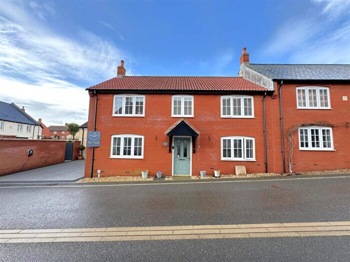 3 Bedroom Semi Detached House For Sale In Lilly Lane, Chickerell, DT3