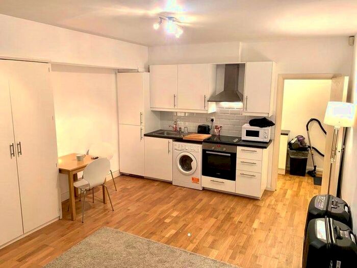 Studio To Rent In - Shepherds Bush Road, London, W6