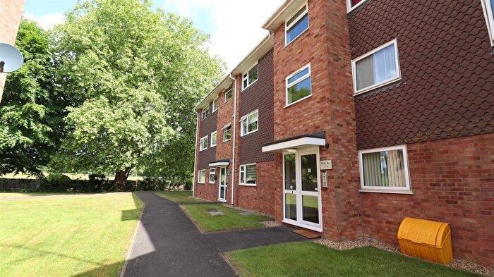 2 Bedroom Flat To Rent In Liebenrood Road, Reading, RG30