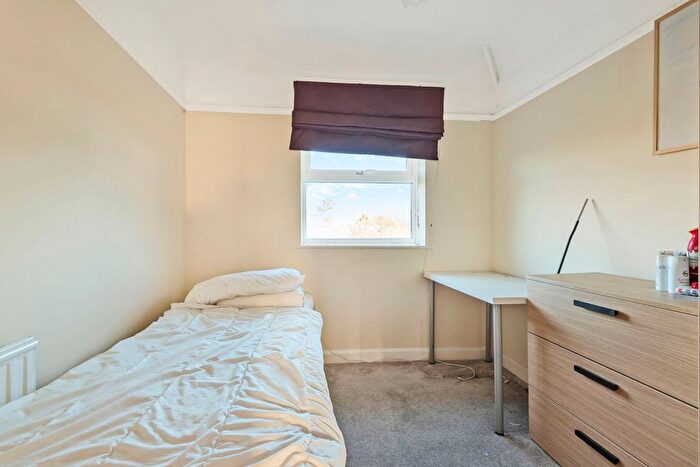 5 Bedroom Semi-Detached House To Rent In Ashenden Road, Guildford, GU2