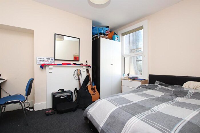 6 Bedroom Flat To Rent In Lower Bristol Road, Bath, BA2