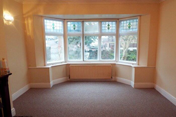 3 Bedroom Bungalow To Rent In Holly Grove, Wolverhampton, WV3