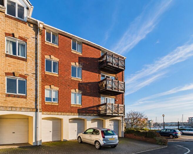 2 Bedroom Flat For Sale In Pacific Close, Southampton, SO14