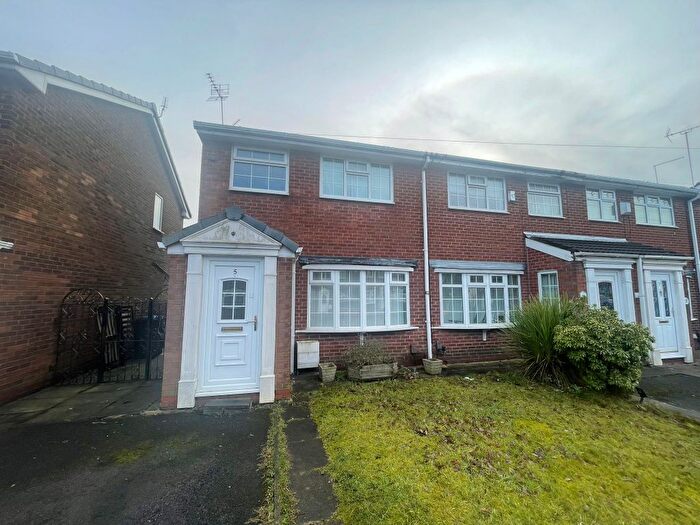 3 Bedroom Property To Rent In Sharon Close, Ashton-Under-Lyne, OL7