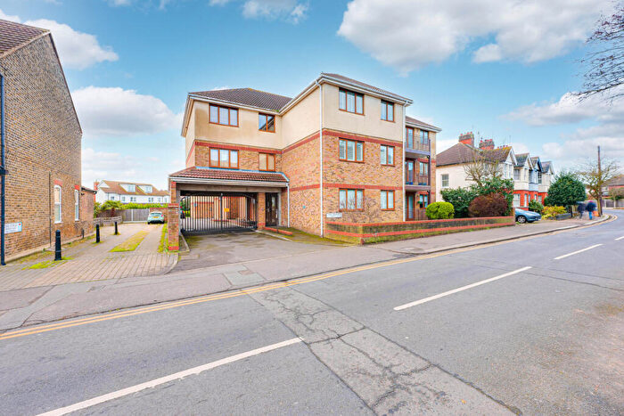 1 Bedroom Flat To Rent In Glendale Gardens, Leigh-on-sea, SS9