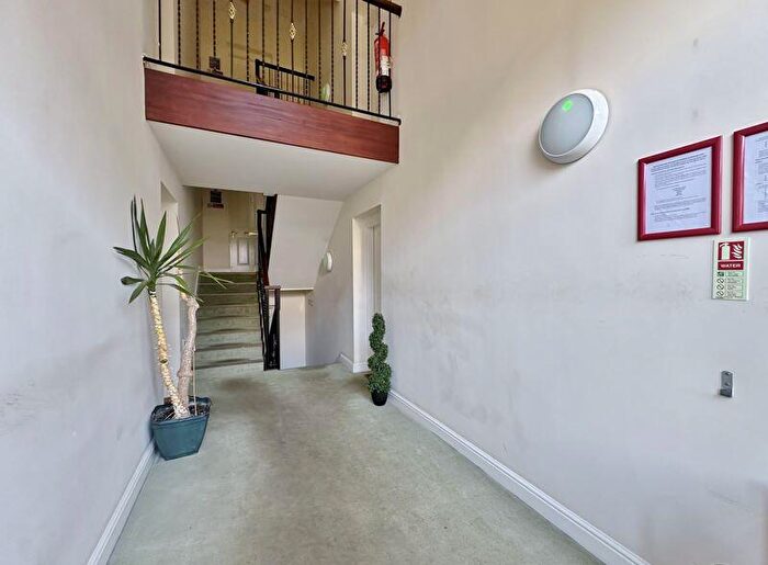 2 Bedroom Flat For Sale In Pensby Road, Heswall, Wirral, CH60