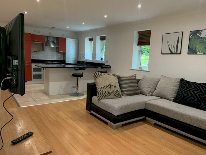 2 Bedroom Apartment To Rent In Park Avenue, Roundhay, Leeds, West Yorkshire, LS8