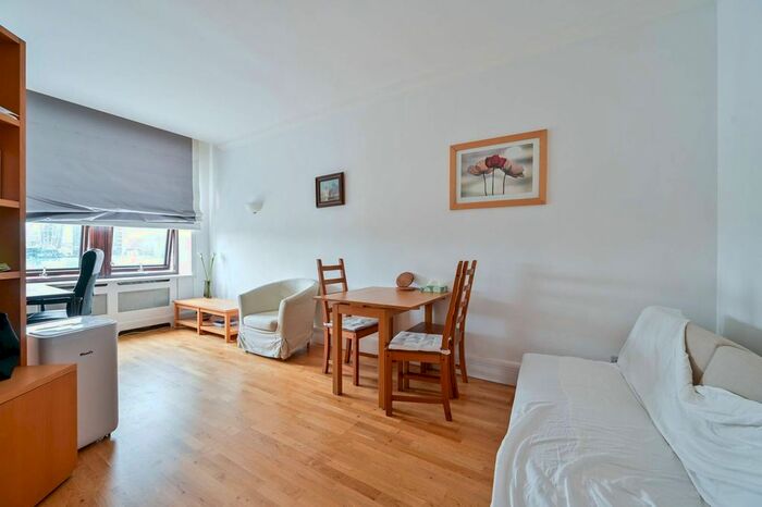 1 Bedroom Flat To Rent In Belvedere Road, South Bank, London, SE1