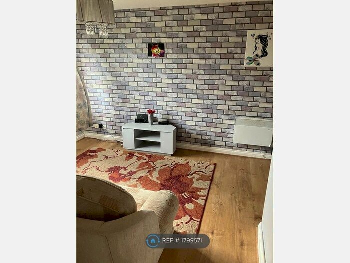 1 Bedroom Flat To Rent In Hafren Close, Rednal, Birmingham, B45