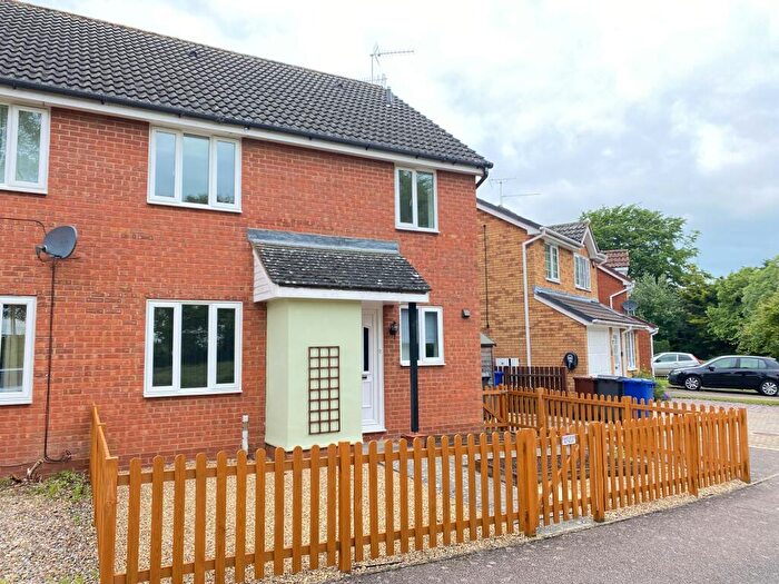 2 Bedroom Cluster House To Rent In Hepworth Avenue, Bury St Edmunds, IP33