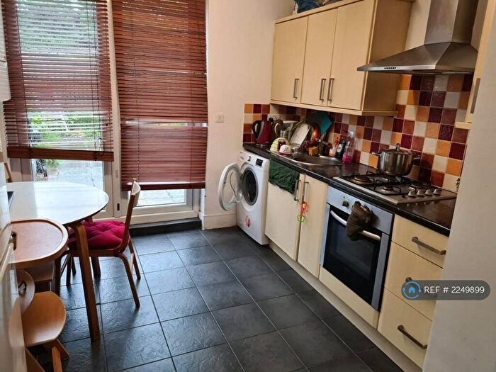2 Bedroom Flat To Rent In Chapter Road, London, NW2