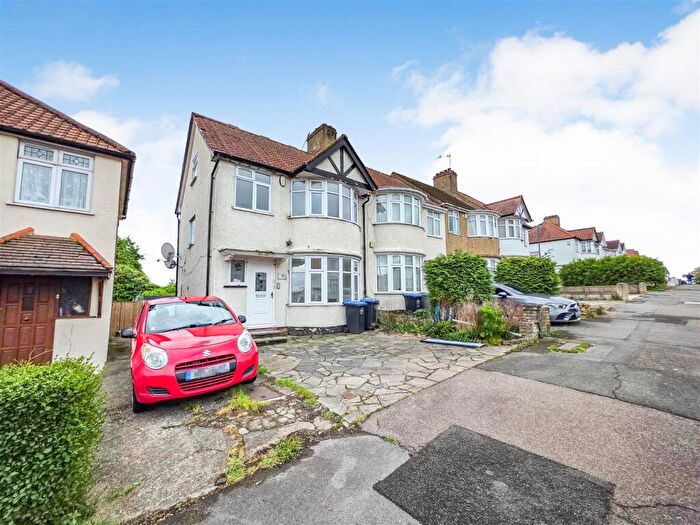 4 Bedroom End Of Terrace House For Sale In Wakemans Hill Avenue, London, NW9