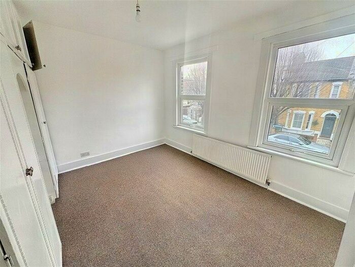 2 Bedroom House To Rent In Broxbourne Road, Forest Gate, E7