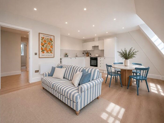 2 Bedroom Flat For Sale In High Street, Dorking, RH4
