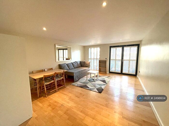 2 Bedroom Flat To Rent In William Road, London, NW1