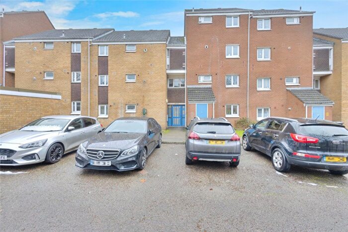 2 Bedroom Flat For Sale In Lawrence Court, Northampton, Northamptonshire, NN1