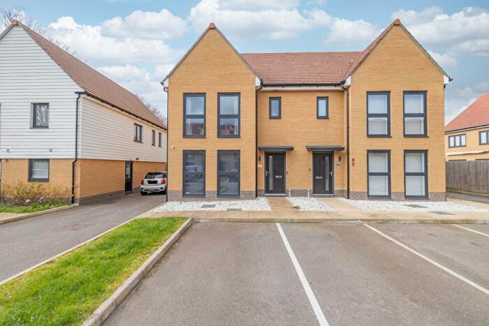 3 Bedroom Semi Detached House For Sale In Brickearth Mews, Faversham, Kent, ME13