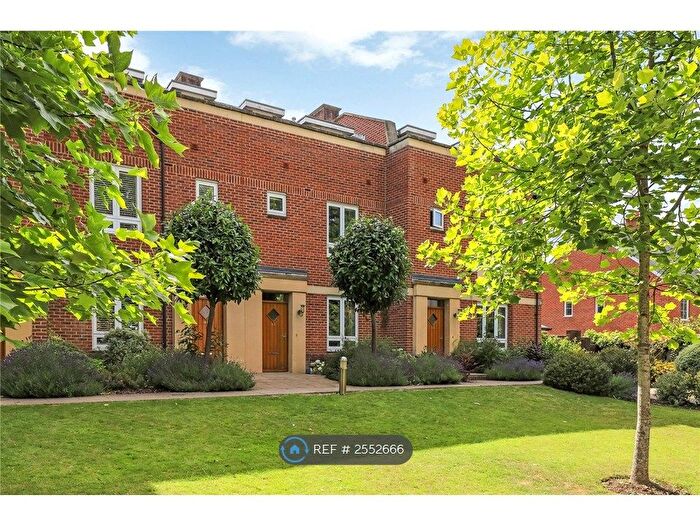 2 Bedroom Flat To Rent In Fraser Gardens, Winchester, SO22