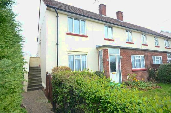 2 Bedroom Maisonette Flat To Rent In Derwent Drive, Slough, SL1