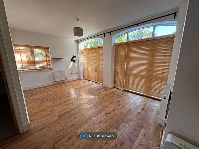 2 Bedroom Flat To Rent In London Road, East Sussex, TN19