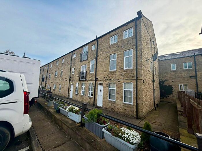 1 Bedroom Flat To Rent In Nicolsons Place, Silsden, Keighley, West Yorkshire, BD20