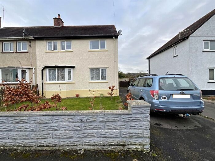 3 Bedroom Semi Detached House For Sale In Maesglas, Llandovery, SA20