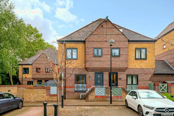 2 Bedroom Semi-Detached House To Rent In Cunard Walk, London, Greater London, SE16