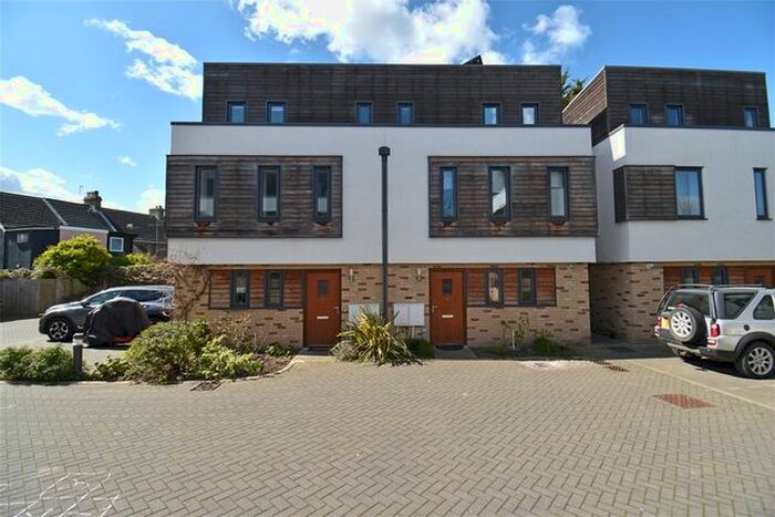 3 Bedroom Semi-detached House To Rent In Swallow Gardens, Chesterton, Cambridge, CB4