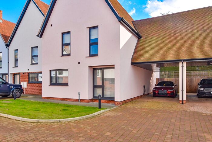 2 Bedroom Flat To Rent In Lees Close, Thaxted, Dunmow, CM6