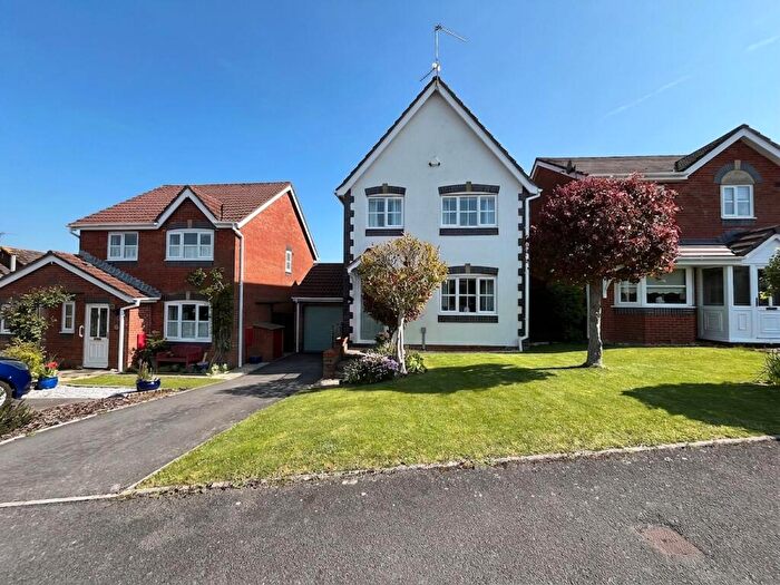 3 Bedroom Detached House For Sale In Coed-Y-Felin, Barry, CF62