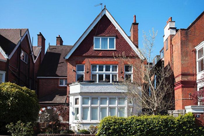 3 Bedroom Apartment To Rent In Lindfield Gardens, London, NW3