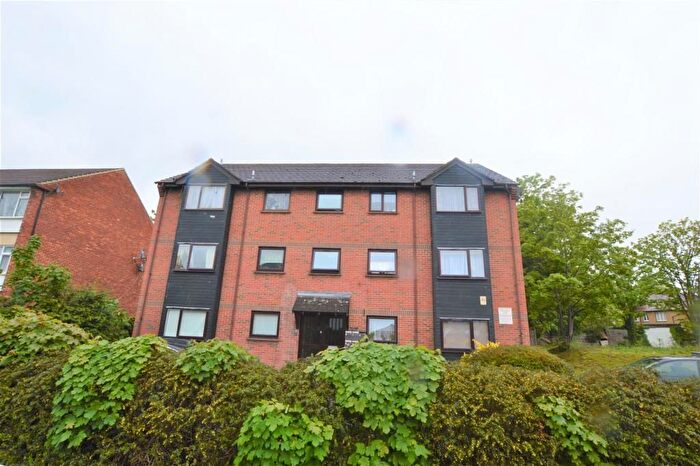2 Bedroom Flat To Rent In Thirkleby Close, Slough, SL1