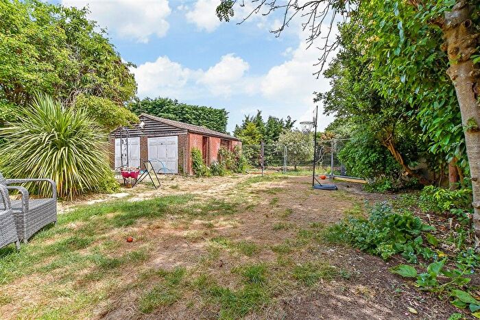4 Bedroom Detached Bungalow For Sale In Higham Lane, Tonbridge, Kent, TN10