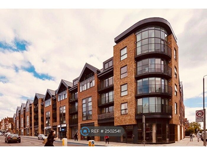 2 Bedroom Flat To Rent In Tooting High Street, Tooting Broadway, London, SW17