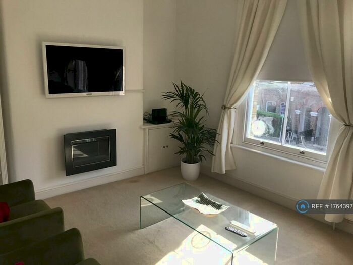 1 Bedroom Flat To Rent In Grayshott Road, Wandsworth, SW11