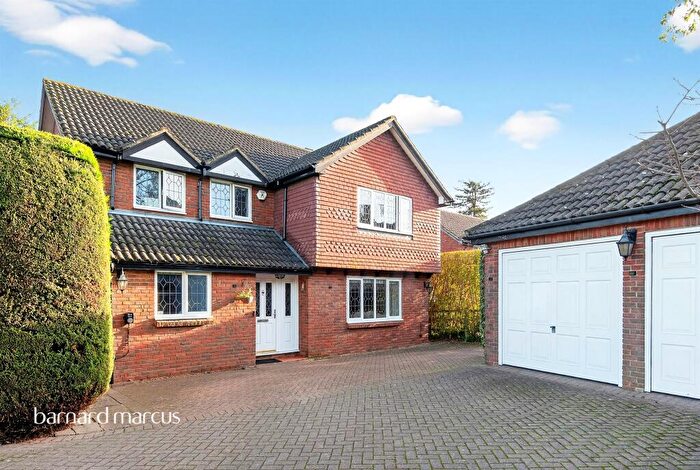 4 Bedroom Detached House For Sale In Cleveland Gardens, Worcester Park, KT4