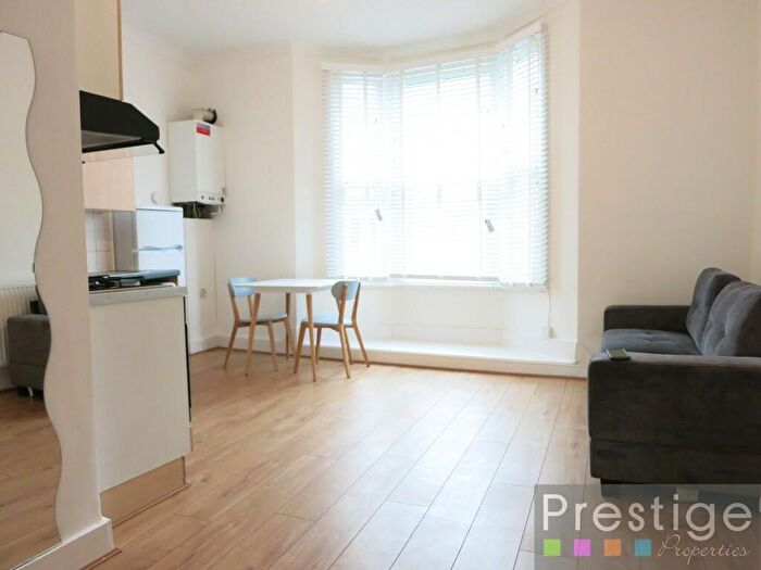 1 Bedroom Apartment To Rent In West Green Road, London, N15