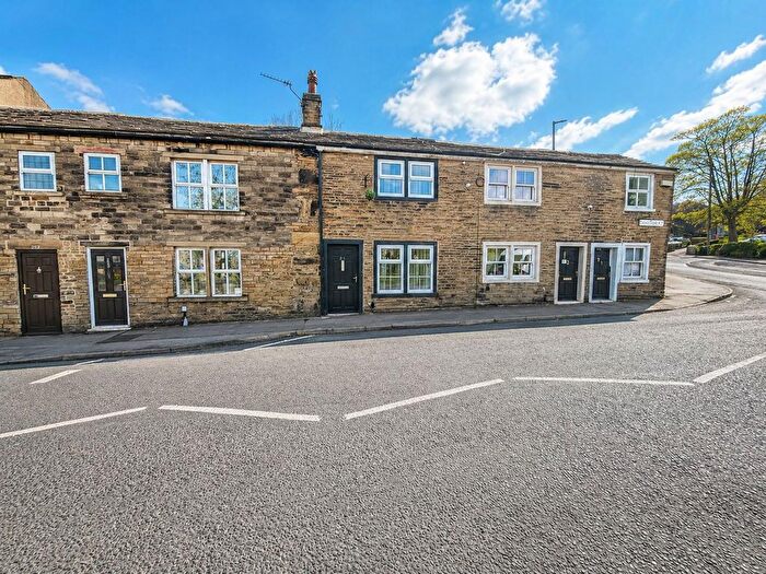 2 Bedroom Cottage For Sale In Bradford Road, Clayton, Bradford, BD14