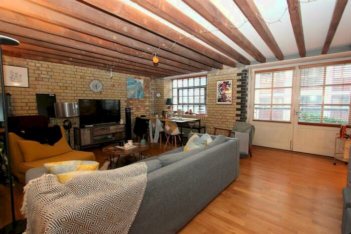 1 Bedroom Apartment To Rent In Merchant Court, Wapping Wall, Wapping, E1W
