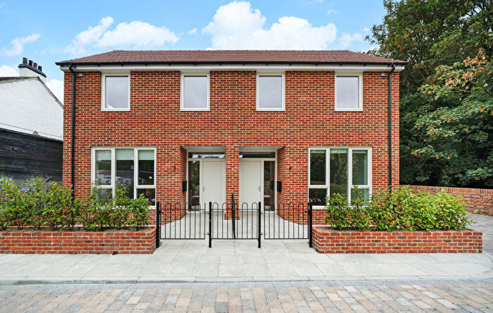 3 Bedroom Semi-Detached House To Rent In Elizabeth Street, Greenhithe, DA9