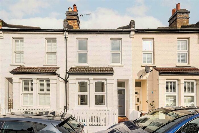3 Bedroom Property To Rent In York Road, Teddington, TW11