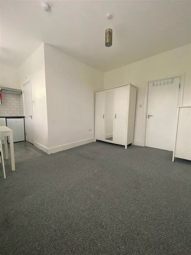 Studio To Rent In Lancaster Road, Finsbury Park, N4