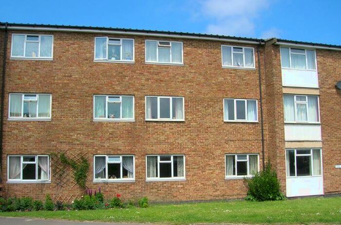 2 Bedroom Flat To Rent In The Lawns, Royal Wootton Bassett, Swindon, SN4