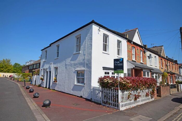 1 Bedroom Flat To Rent In Gould Road, Twickenham, TW2